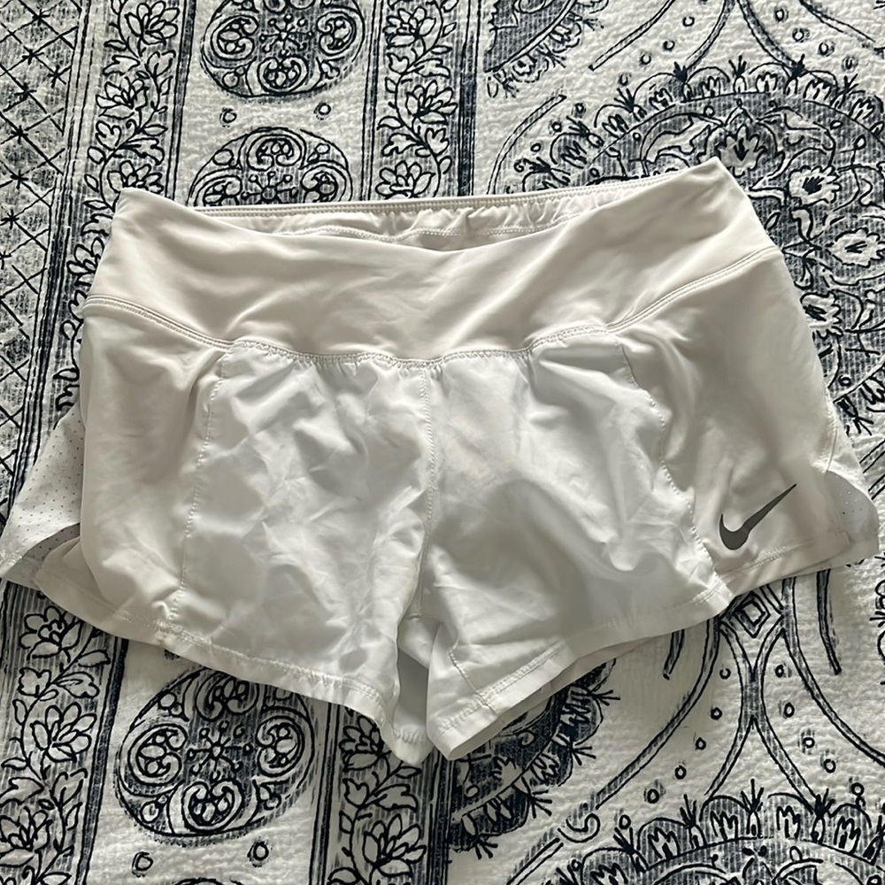 white Nike size Small shorts